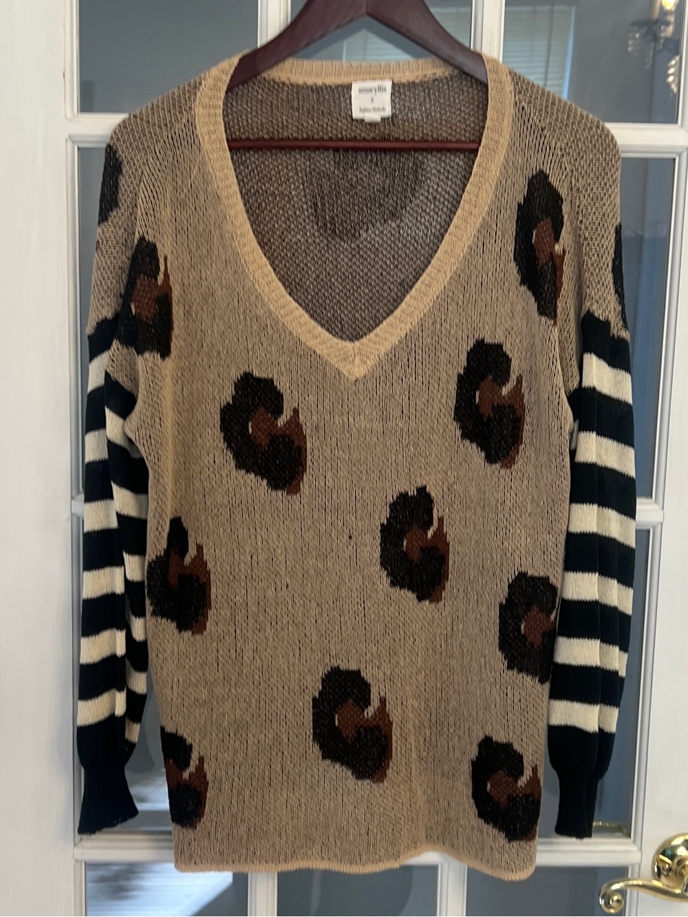 AMARYLLIS x ASHLEE NICHOLS Women’s Animal Print V-Neck Sweater Size M